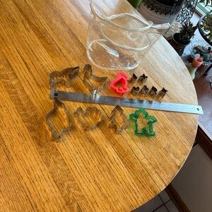 13-piece Cookie Cutter Assorted Set includes plastic storage bag